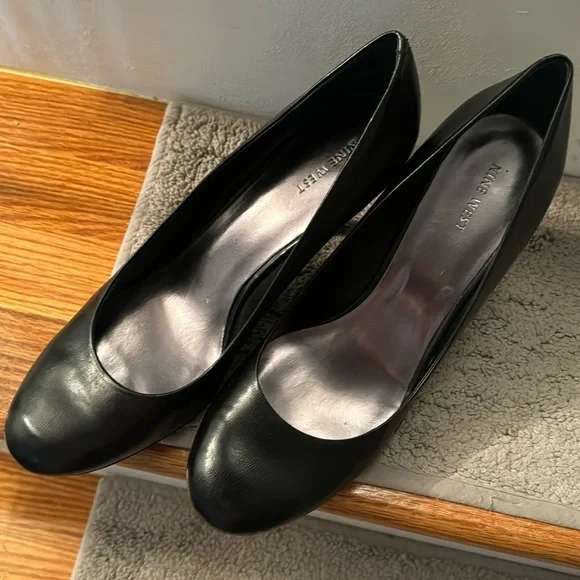 Nine West Black Leather Heel, 11 - Picture 6 of 6